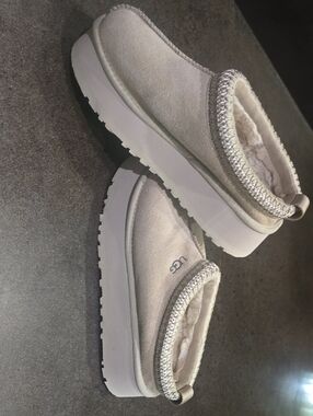 UGG Women's Cozy Slip-On Platform Slippers in Light Beige